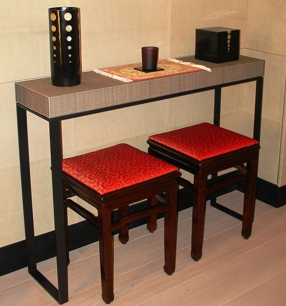 12 GAINAGE CRIN POUR LA DESSERTE ET SOIE POUR SIEGES.JPG